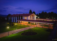 Vista nocturna del Centro Cultural Santa María de la Montaña