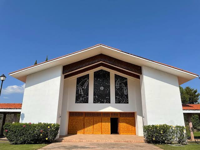 Fachada de la capilla del Centro Cultural Santa María de la Montaña