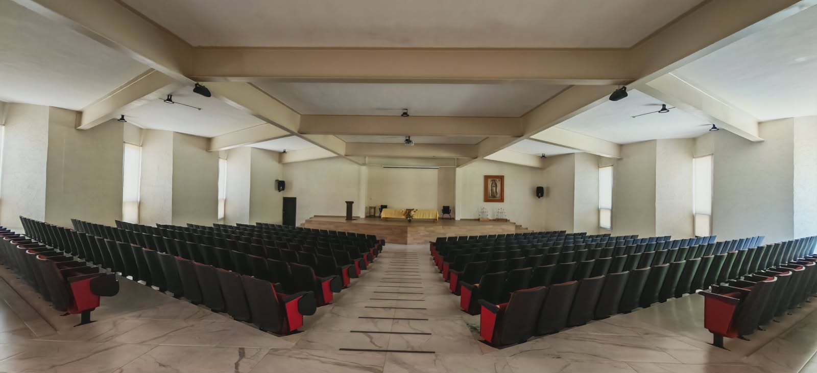 Salón principal de pláticas y meditaciones